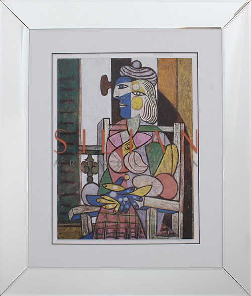 Femme Assise Devant La Fenetre